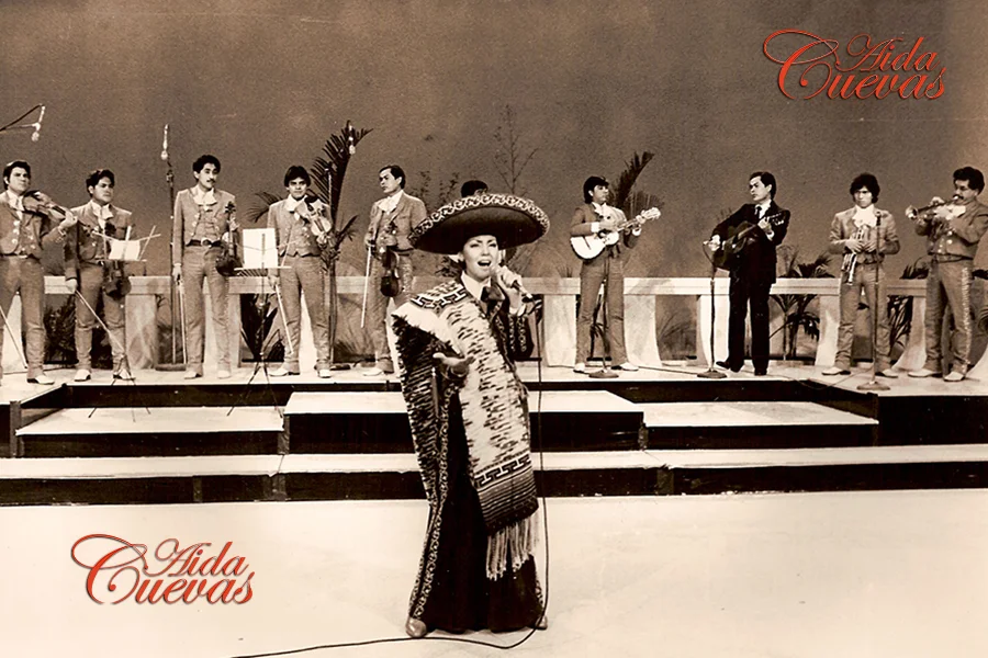 Aida Cuevas joven en sus inicios musicales Aída Cuevas joven en sus inicios musicales
