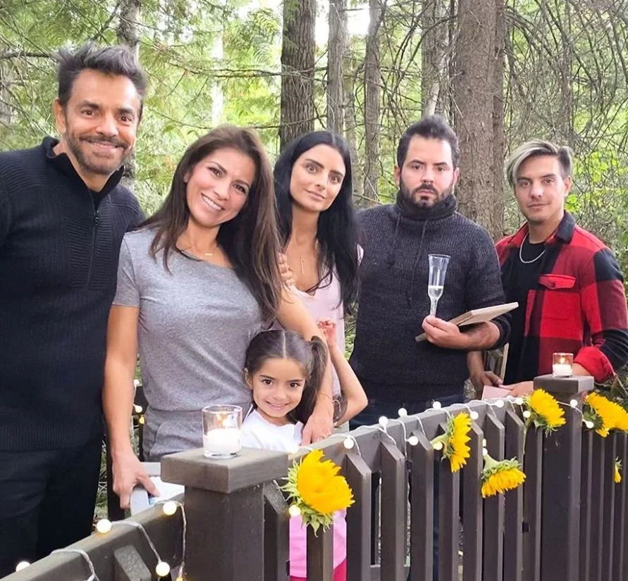 Aislinn Derbez actuando en un set de cine Aislinn Derbez actuando en un set de cine mexicano