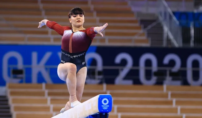 Alexa Moreno realizando ejercicio en gimnasia artistica Alexa Moreno realizando ejercicio en gimnasia artística
