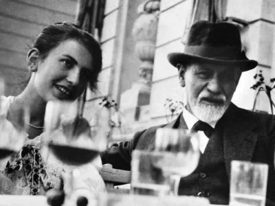 Anna Freud junto a Sigmund Freud en Londres Anna Freud junto a Sigmund Freud en Londres