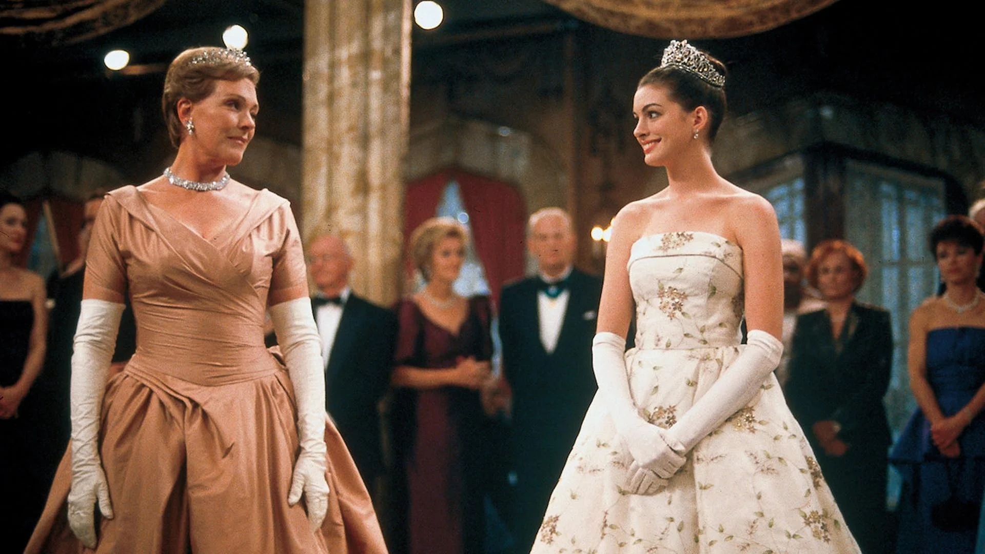 Anne Hathaway interpretando a Mia Thermopolis en The Princess Diaries Anne Hathaway interpretando a Mia Thermopolis en The Princess Diaries