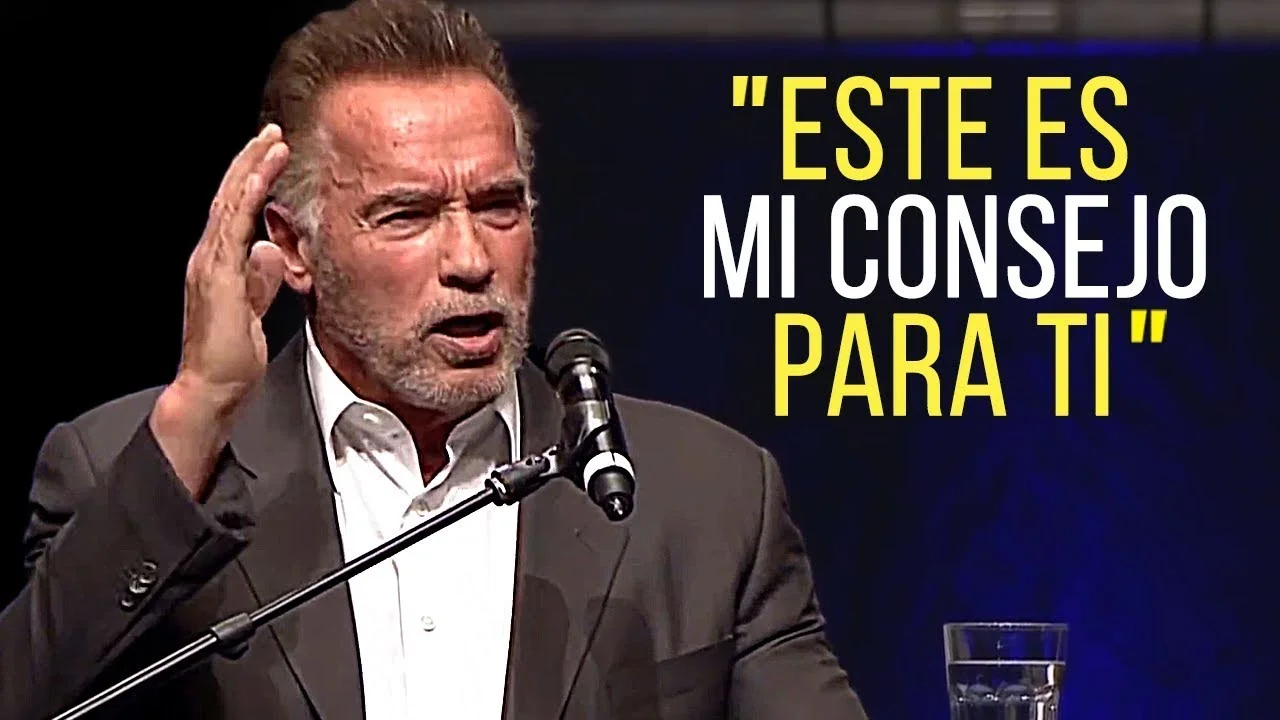 Arnold Schwarzenegger en una conferencia motivacional
