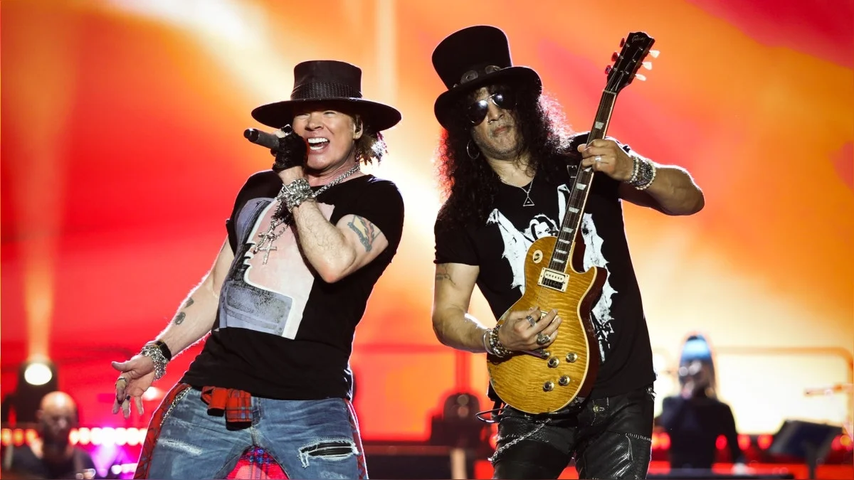 Axl Rose actuando con Guns N Axl Rose actuando con Guns N