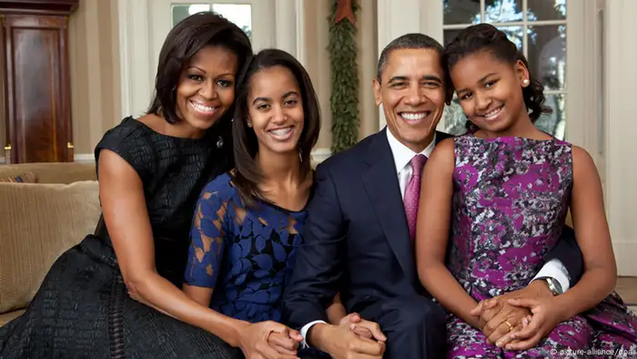 Barack Obama junto a Michelle Obama y sus hijas Barack Obama junto a Michelle Obama y sus hijas