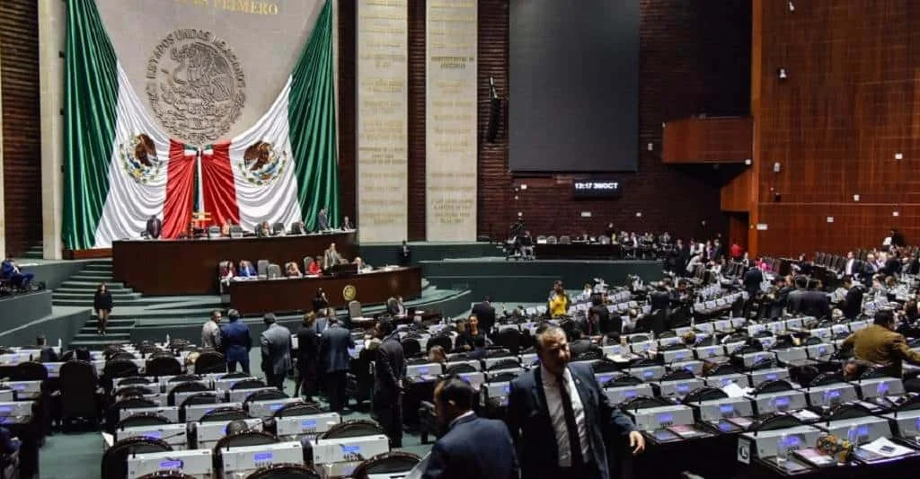 Belisario Domínguez pronunciando discurso en el Senado