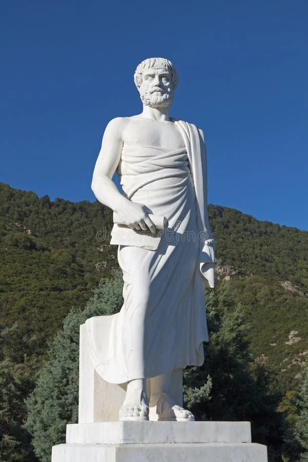 Estatua moderna dedicada a Aristóteles