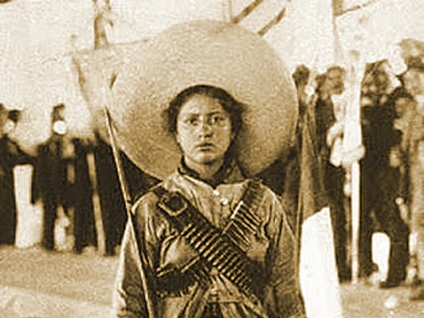 Fotografia antigua representativa de soldaderas y revolucionarios Fotografía antigua representativa de soldaderas y revolucionarios mexicanos