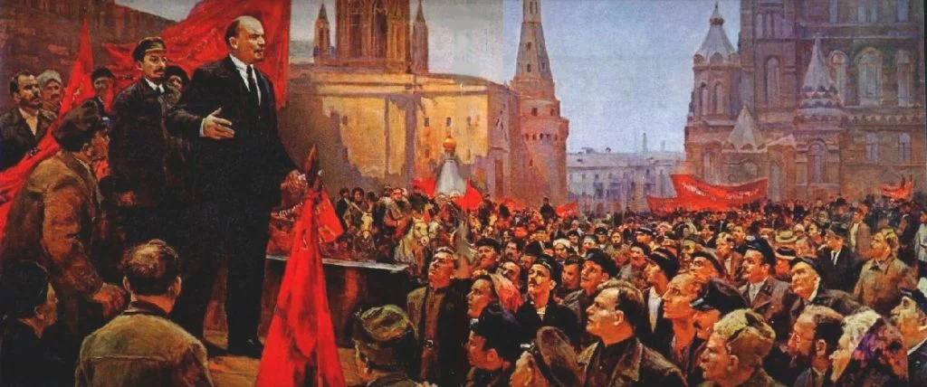 Lenin dando un discurso multitudinario Lenin dando un discurso multitudinario